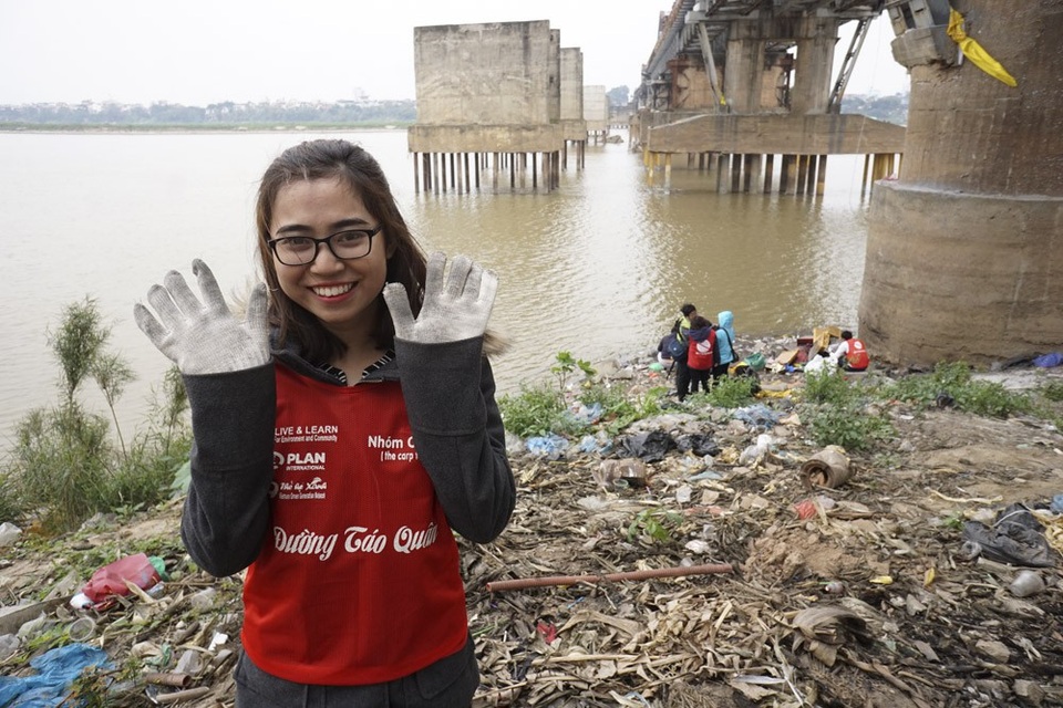 Công việc này tuy không vất vả nặng nhọc nhưng đòi hỏi người làm phải có tính kiên nhẫn, nhiều lúc phải chìm trong bụi bẩn bởi tro đốt.