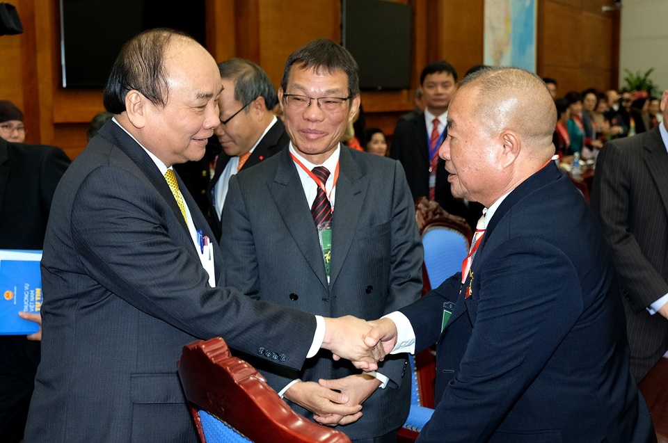 Thủ tướng: “Tình yêu quê hương luôn tin đậm trong mỗi người Việt” - 3 Thủ tướng khẳng định Nhà nước sẽ không ngừng hoàn thiện thể chế, chính sách pháp luật tạo điều kiện hơn nữa cho bà con yên tâm đầu tư về nước, phát triển sản xuất kinh doanh