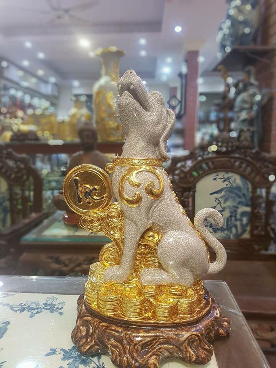 Tượng chó dát vàng, giá cao ngất ngưởng ngày vẫn bán cả trăm con - 11 Tượng chó dát vàng, giá cao ngất ngưởng ngày vẫn bán cả trăm con - 11