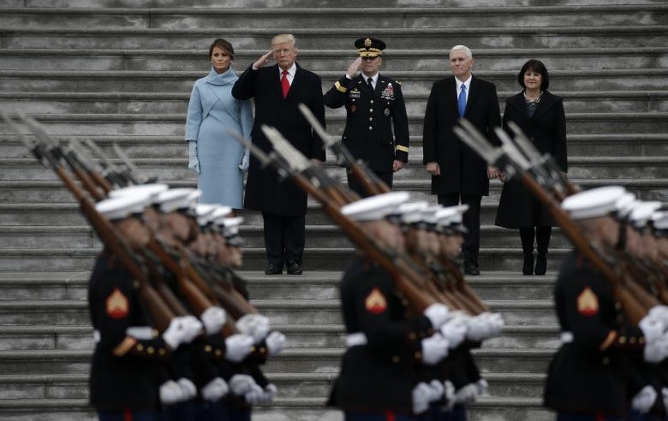 Ấn tượng những lễ duyệt binh hoành tráng khắp thế giới - 2 Tổng thống đắc cử Donald Trump và phu nhân cùng vợ chồng Phó Tổng thống đắc cử Mike Pence chứng kiến màn duyệt binh trong lễ tuyên thệ nhậm chức ở thủ đô Washington, Mỹ ngày 20/1/2017.