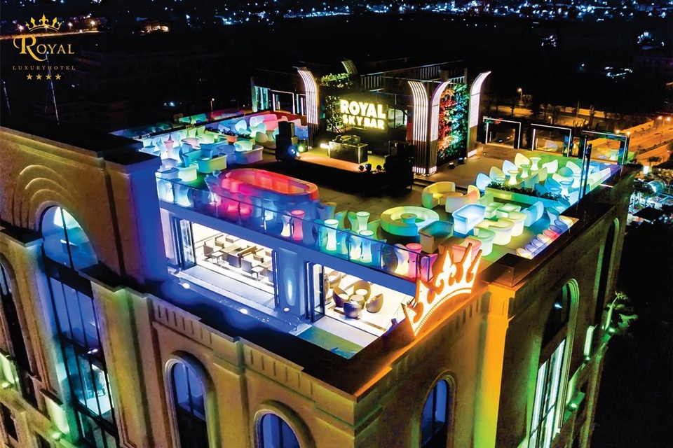 Resort 5 sao quốc tế với phong cách ấn tượng sắp có mặt tại Quảng Bình - 10 SKY BAR trên cùng – nơi tận hưởng cảm giác giải trí tuyệt vời về đêm ở Quảng Bình