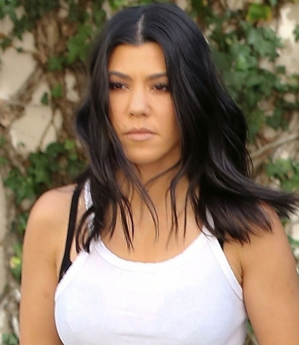 Kourtney Kardashian: Ba con, dáng vẫn đẹp! - 5