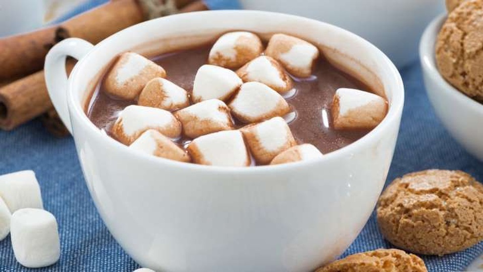 4 mẹo đơn giản để hạn chế đường ngọt - 1 Theo Hiệp hội Tim mạch Hoa Kỳ, lượng đường mỗi ngày ở phụ nữ chỉ nên là 6 thìa cà phê (25g) còn nam giới là 9 thìa (36g).