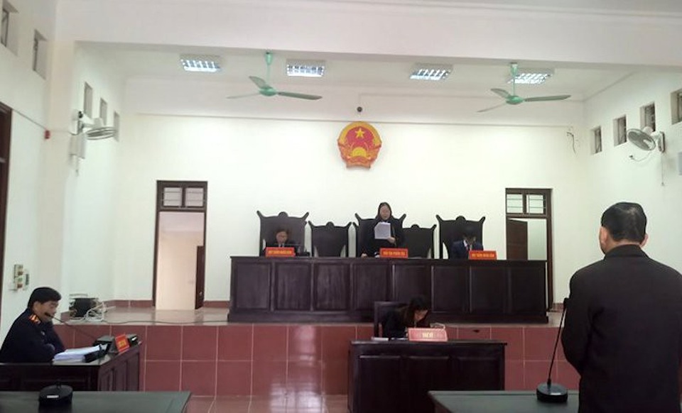 Hòa Bình: UBND huyện Lương Sơn thua kiện một người dân! - 1
Phiên tòa xử thua kiện với UBND huyện Lương Sơn.