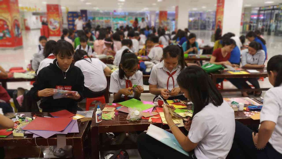 Rộn ràng sắc xuân -đến Lotte Mart là thấy Tết - 4 Một chương trình làm thiệp chúc Tết tại LOTTE Mart Bình Dương