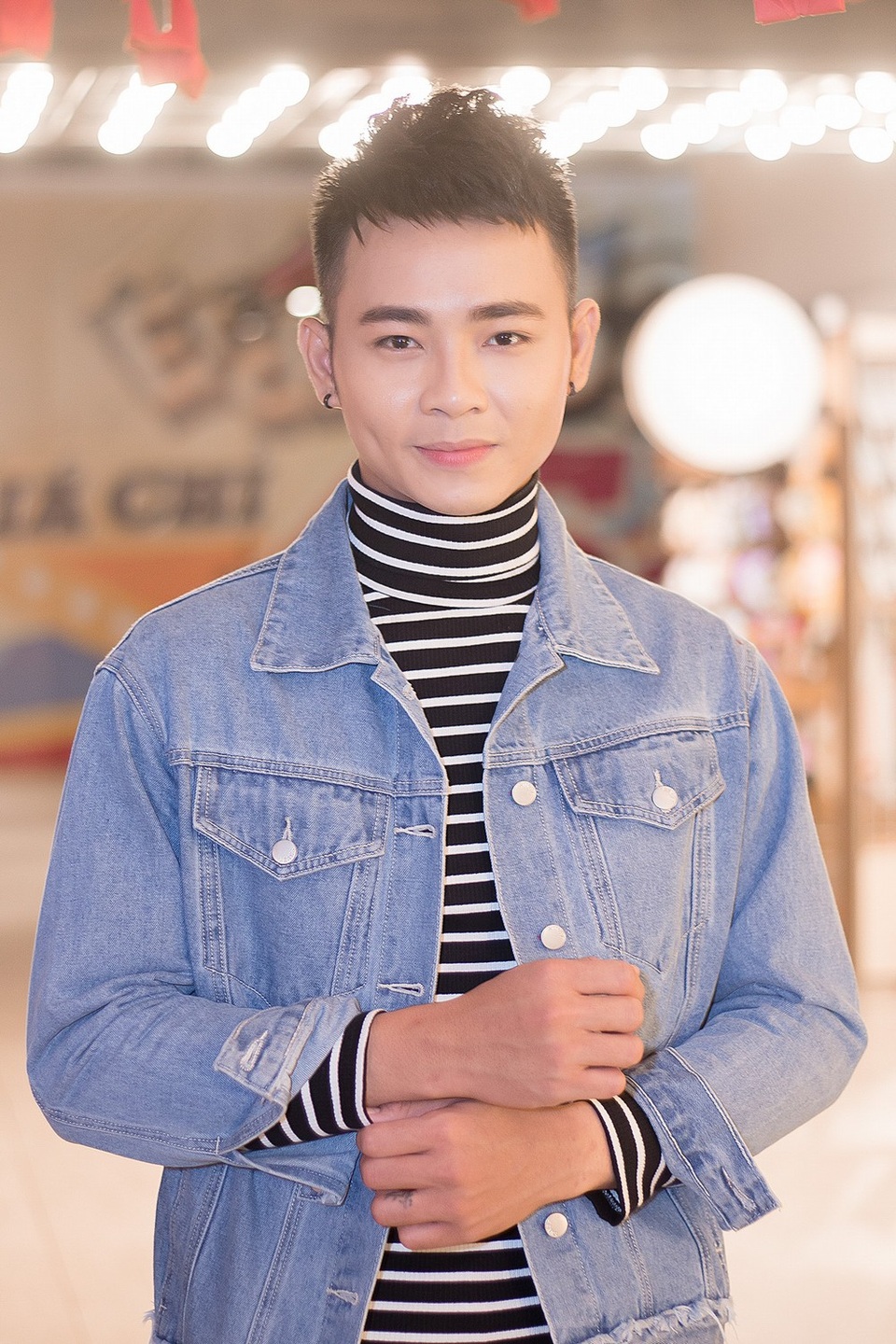 Đóng vai phụ, quán quân Cười xuyên Việt Nguyễn Anh Tú vẫn gây chú ý - 4 Đóng vai phụ, quán quân Cười xuyên Việt Nguyễn Anh Tú vẫn gây chú ý - 4