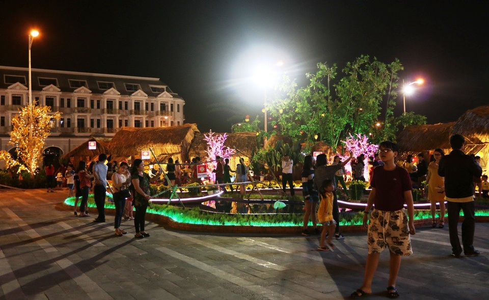 Chiêm ngưỡng đường hoa Xuân ở thành phố biển miền Tây - 10 Chiêm ngưỡng đường hoa Xuân ở thành phố biển miền Tây - 10