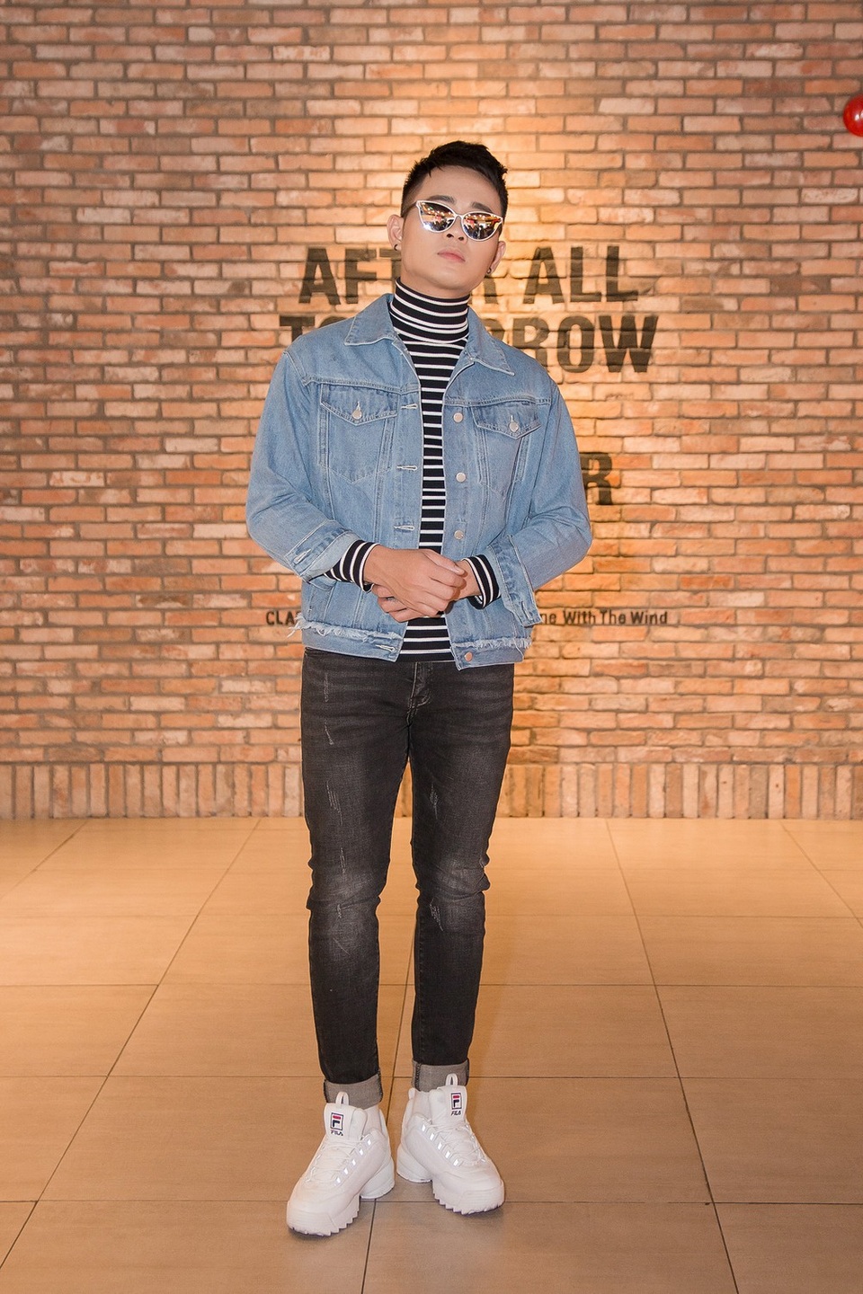 Đóng vai phụ, quán quân Cười xuyên Việt Nguyễn Anh Tú vẫn gây chú ý - 1 Đóng vai phụ, quán quân Cười xuyên Việt Nguyễn Anh Tú vẫn gây chú ý - 1