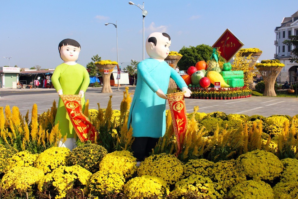 Chiêm ngưỡng đường hoa Xuân ở thành phố biển miền Tây - 2 Đường hoa xuân ở khu phố biển Rạch Giá, Kiên Giang rực rỡ sắc vàng