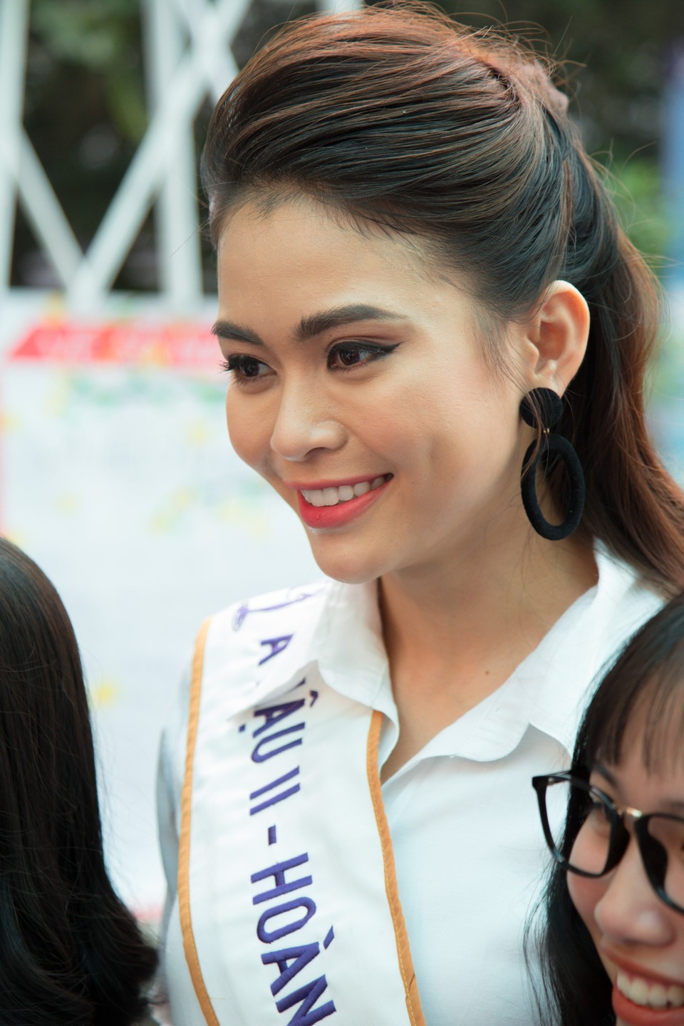 Á hậu Mâu Thủy trở về trường cũ trong những ngày cuối năm - 3 Sau thành công ở vai trò người mẫu, gần nhất đã đăng quang Á hậu Hoa hậu Hoàn vũ nên Mâu Thủy vô cùng bận rộn với lịch trình công việc của mình. Tuy nhiên, trong những ngày cuối năm này cô vẫn dành thời gian trở lại trường để tham gia các hoạt động tại đây cũng là một phần tri ân gửi đến thầy cô nơi từng theo học.