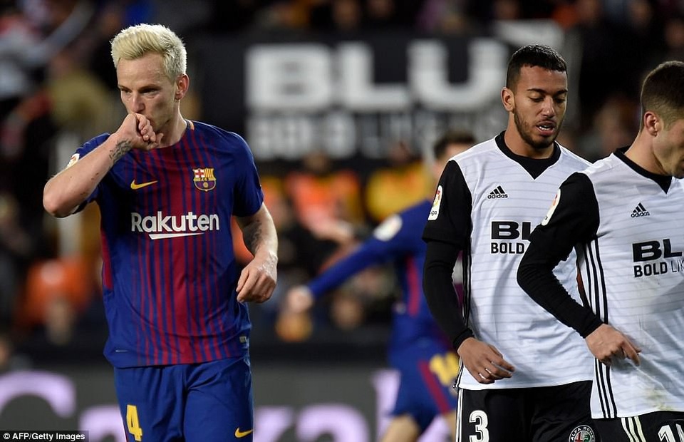 Coutinho ghi bàn, Barcelona vào chung kết Cúp Nhà vua - 3
Rakitic ấn định thắng lợi 2-0 chung cuộc cho Barcelona
