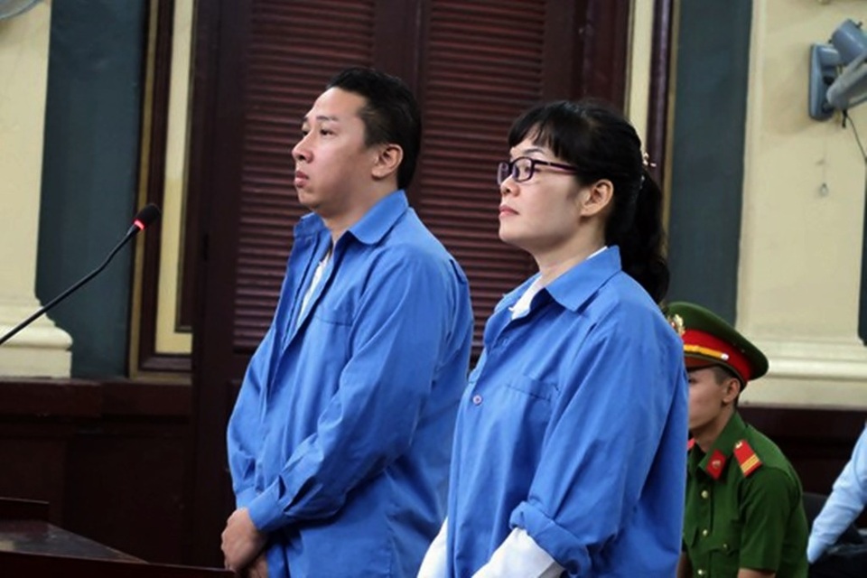“Siêu lừa” Huyền Như lãnh thêm 1 án tù chung thân - 1 Huyền Như lãnh mức án tù chung thân, bị cáo Tuấn lãnh 27 năm tù.