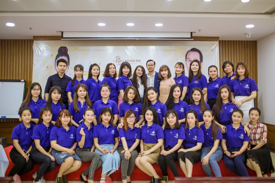 Mỹ phẩm Huyền Phi: “Thượng tôn pháp luật là bước đầu khẳng định sản phẩm tốt” - 3 “Thành công chỉ đến khi chúng ta bền bỉ theo đuổi nó đến cùng.” – Nữ doanh nhân trẻ Phi Huyền chia sẻ
