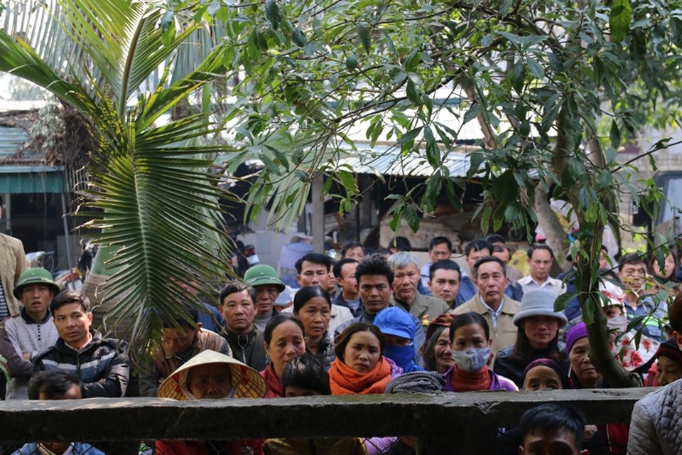 Nam sinh tử nạn khi cứu 3 mẹ con: Không kịp ăn cái Tết cuối cùng! - 1 Hàng trăm người dân đến tiễn đưa chàng trai dũng cảm cứu người