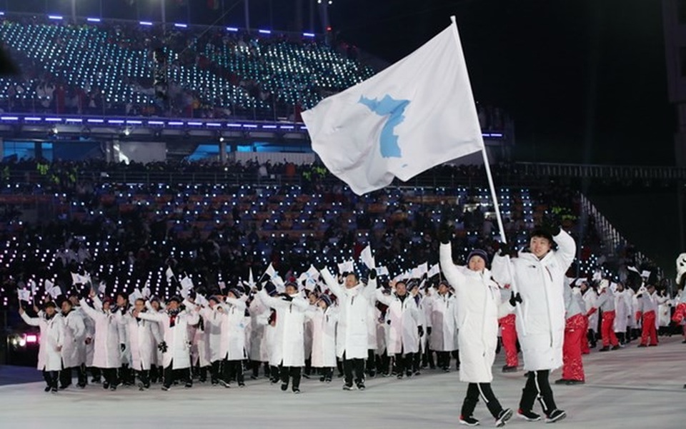 Lễ khai mạc Olympic mùa Đông 2018 hoành tráng, rực rỡ sắc màu - 10 Đoàn thể thao Hàn Quốc và Triều Tiên diễu hành chung dưới lá cờ bán đảo Triều Tiên