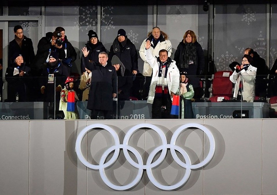 Lễ khai mạc Olympic mùa Đông 2018 hoành tráng, rực rỡ sắc màu - 6 Tổng thống Hàn Quốc, Moon Jae-in và Chủ tịch Ủy ban Olympic quốc tế, Thomas Bach trong lễ khai mạc