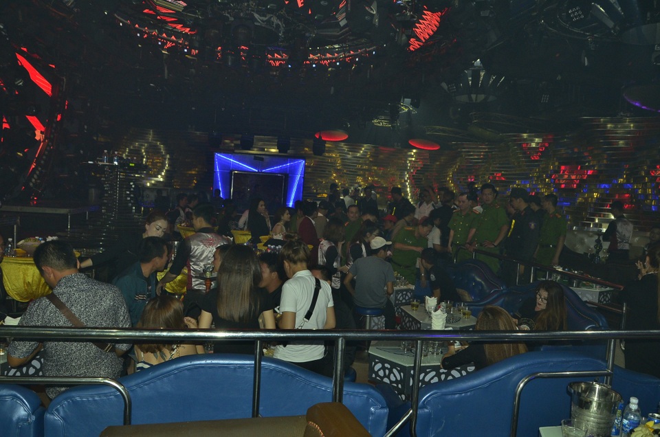 Bên trong bar 86 lúc bị kiểm tra