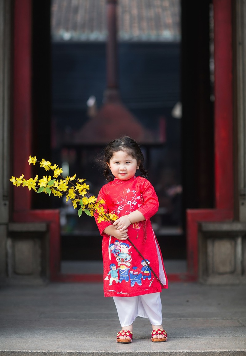 Đi chùa đầu xuân cùng cô bé đáng yêu Mimi - 7 Nhân dịp năm mới, gia đình Mimi xin chúc độc giả thân thương của báo Dân Trí năm Mậu Tuất 2018 may mắn, hạnh phúc và làm ăn phát tài, vạn sự như ý!