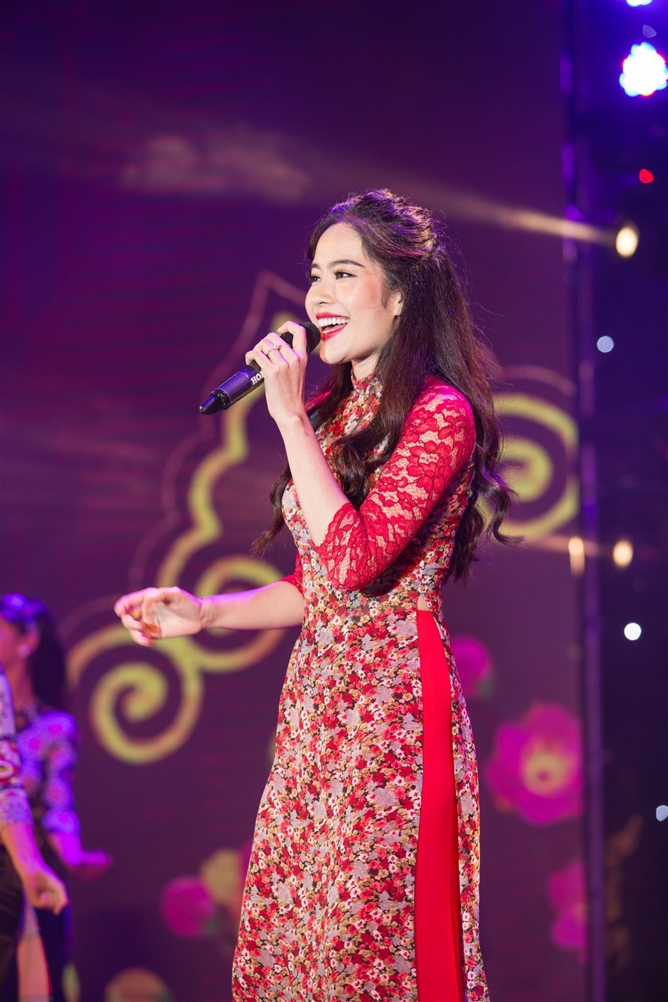 Dàn mỹ nhân đọ dáng với áo dài “Tết hồi đó” - 7 Top 8 Hoa hậu Trái Đất - ca sĩ Nam Em