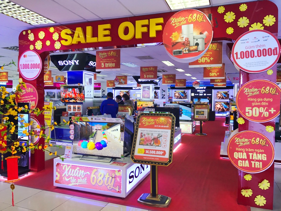 Siêu thị điện máy "thưa người" mùa mua sắm dịp Tết - 1