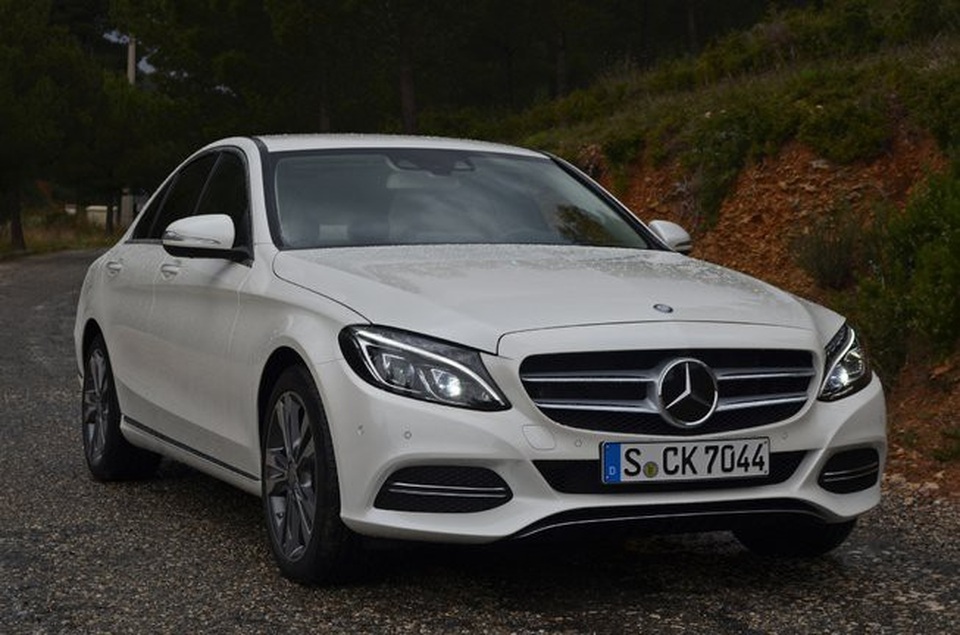 Động cơ mới cho Mercedes-Benz C-Class - 1
Mẫu Mercedes-Benz C300 BlueTec Hybrid 2015