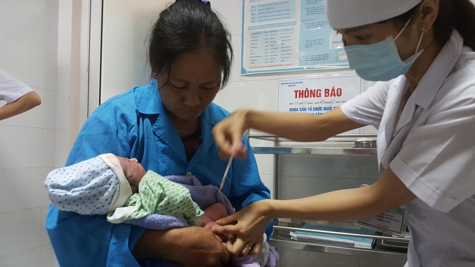 Tiêm phòng vắc xin viêm gan B cho trẻ. Ảnh: H.Hải