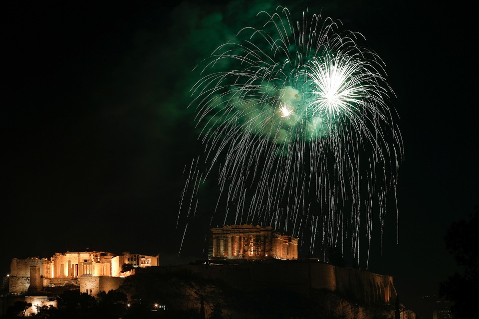 Pháo hoa rợp trời châu Âu chào đón năm mới 2018 - 25 
(Ảnh: Reuters)