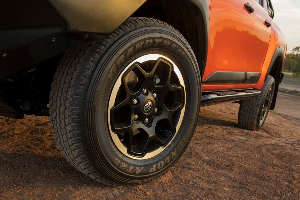 Có những Toyota Hilux "khác" - 6 Có những Toyota Hilux "khác" - 6