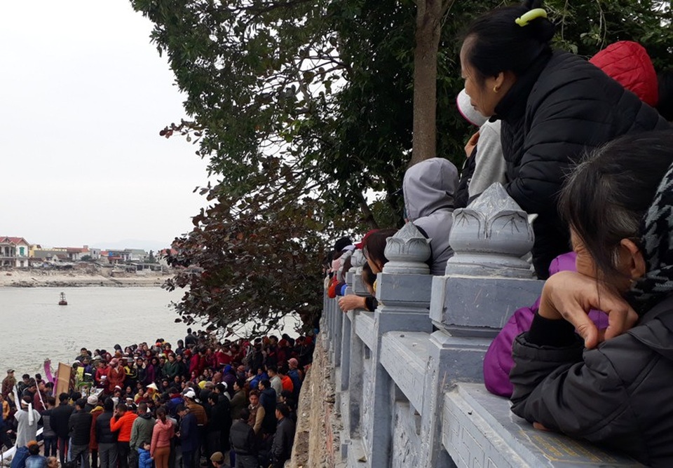 Đã nhiều năm qua, chưa bao giờ vùng quê ven biển xã Hải Thanh phải đón hung tin như thế này