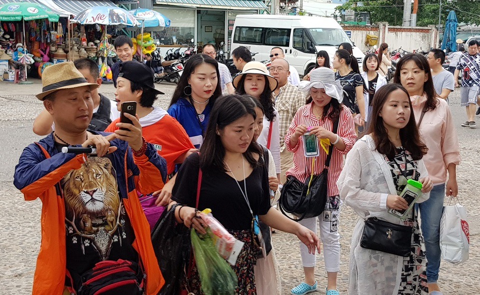Nha Trang: Khách Trung Quốc nhộn nhịp ở bến tàu du lịch đầu năm 2018 - 4 Nha Trang: Khách Trung Quốc nhộn nhịp ở bến tàu du lịch đầu năm 2018 - 4