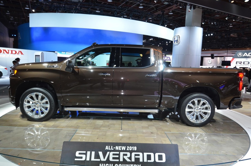 Tâm điểm Triển lãm ô tô Bắc Mỹ 2018: Xe bán tải - 3
Chevrolet Silverado thế hệ mới vừa ra mắt tại Triển lãm ô tô Detroit 2018