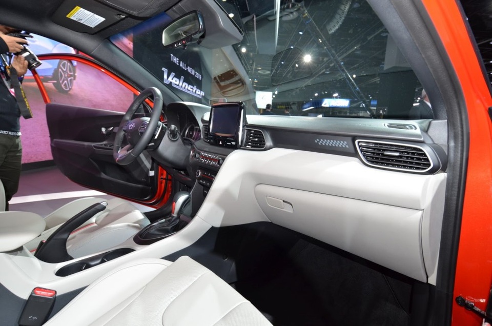 Hyundai Veloster thế hệ mới - Không bớt "dị" - 4