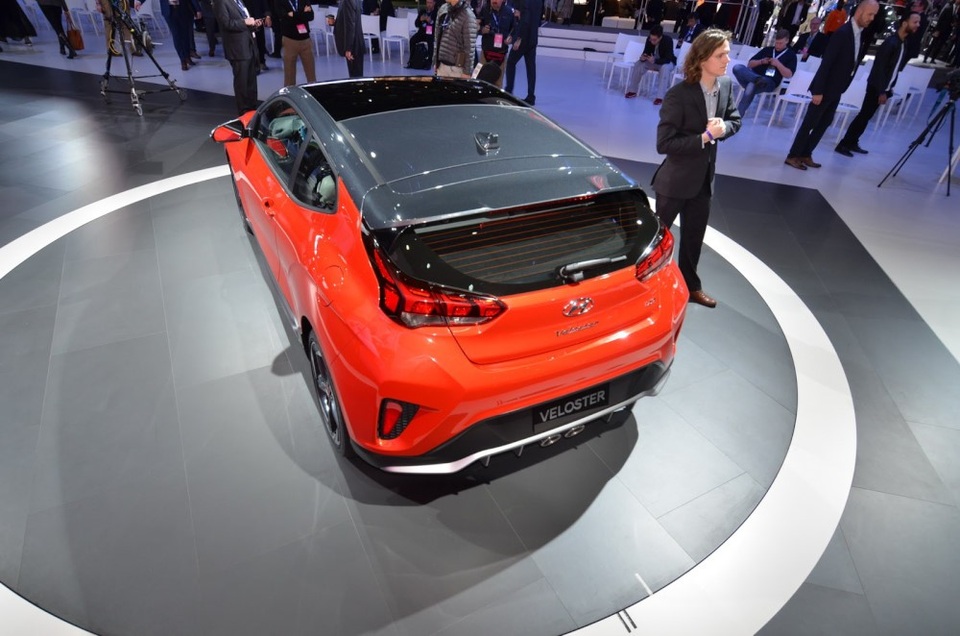 Hyundai Veloster thế hệ mới - Không bớt "dị" - 2