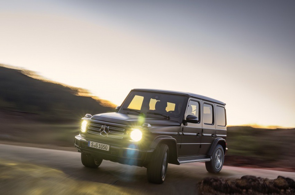 "Khủng long" G-Class thế hệ mới chính thức trình làng - 16
Đèn pha của G-Class giờ đây ứng dụng công nghệ LED