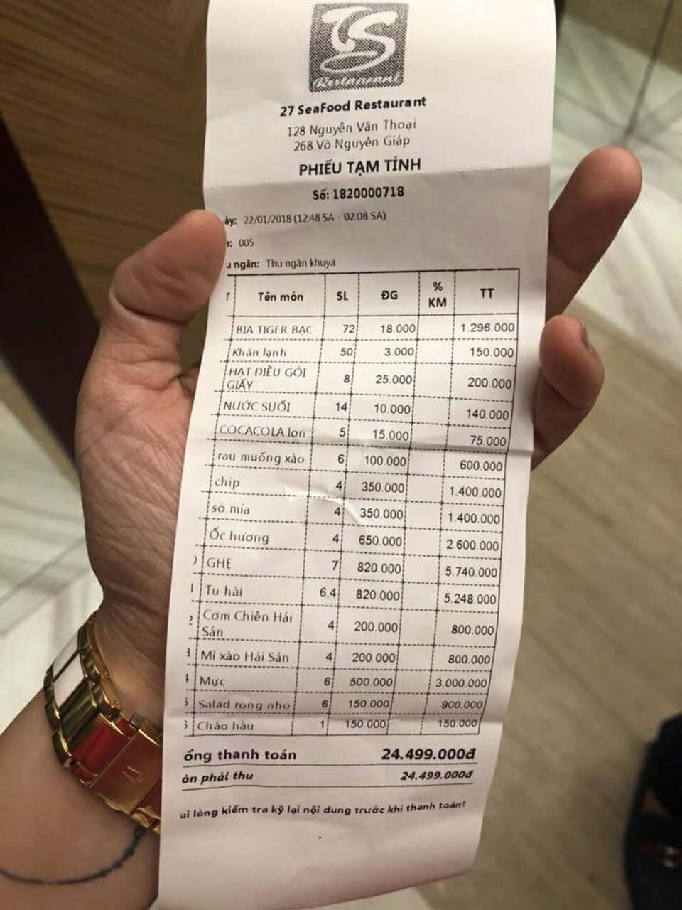 Cận cảnh hóa đơn mà đoàn khách phải thanh toán. Ảnh: Fb