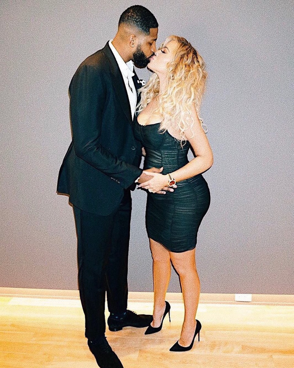 Khloe Kardashian không biết giới tính em bé trong bụng - 5
Khloe bên bạn trai - cầu thủ bóng rổ Tristan Thompson - người kém cô 7 tuổi