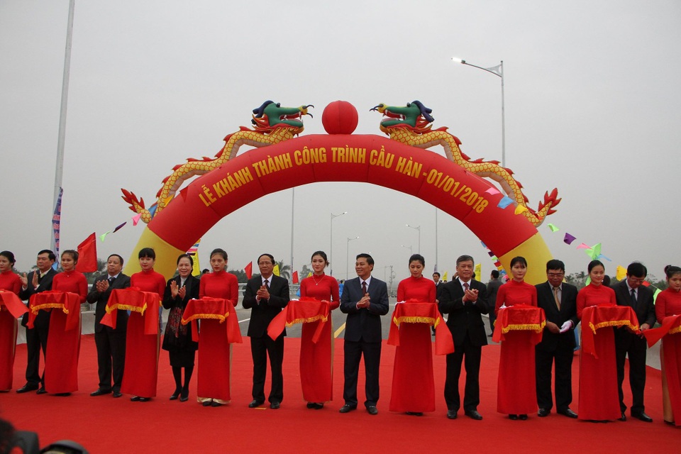 2 cây cầu mới với tổng kinh phí hơn 300 tỉ đồng sẽ thay thế 2 cây cầu phao cũ.