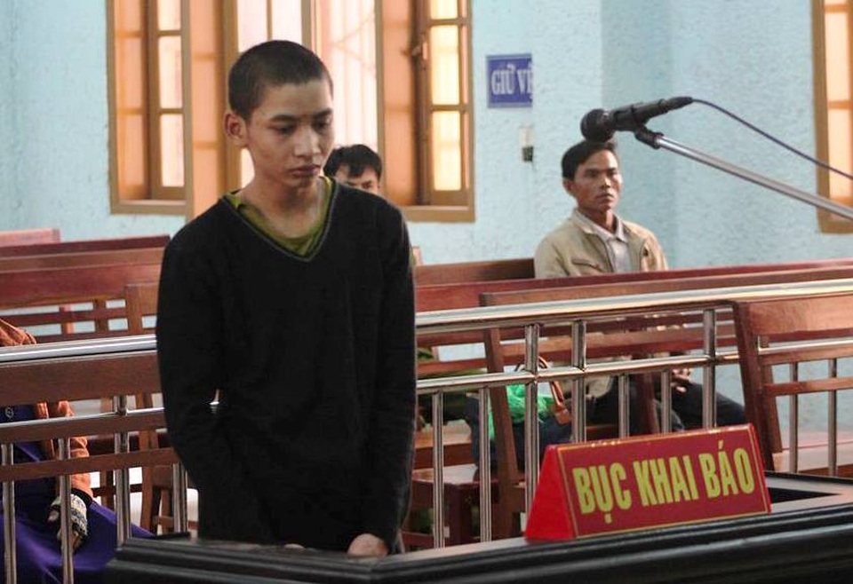 Hiếp dâm bé gái 6 tuổi, đối tượng 15 tuổi lãnh án 8 năm tù - 1
Bị cáo Kpă Lấu trước phiên toà