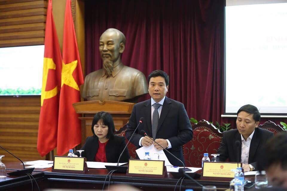 “Nóng” chuyện bình chọn 10 sự kiện Văn hoá - Thể thao - Du lịch tiêu biểu 2017 - 2 Ông Nguyễn Thái Bình - Chánh Văn phòng Bộ VHTT&DL giải đáp thắc mắc của các phóng viên tại cuộc bình chọn. Ảnh: Tùng Long