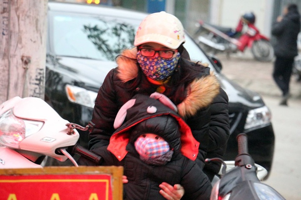 Trẻ em miền Trung hóa... ninja tới trường trong giá rét - 5 Trẻ em miền Trung hóa... ninja tới trường trong giá rét - 5