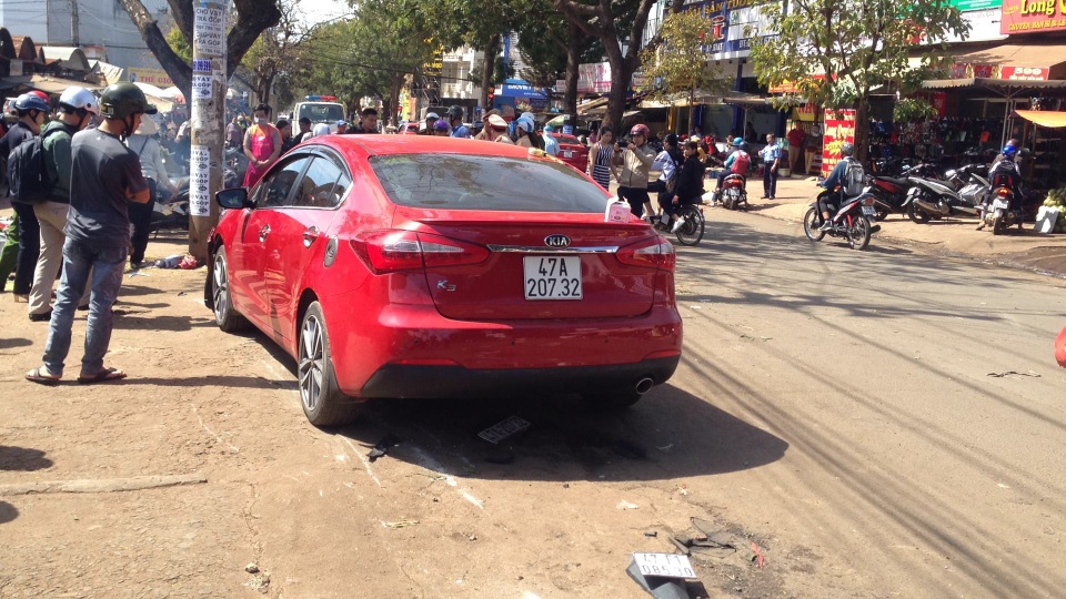 
Nhiều nhân chứng cho rằng tài xế đã đạp nhầm chân ga dẫn đến tai nạn chêt người.
