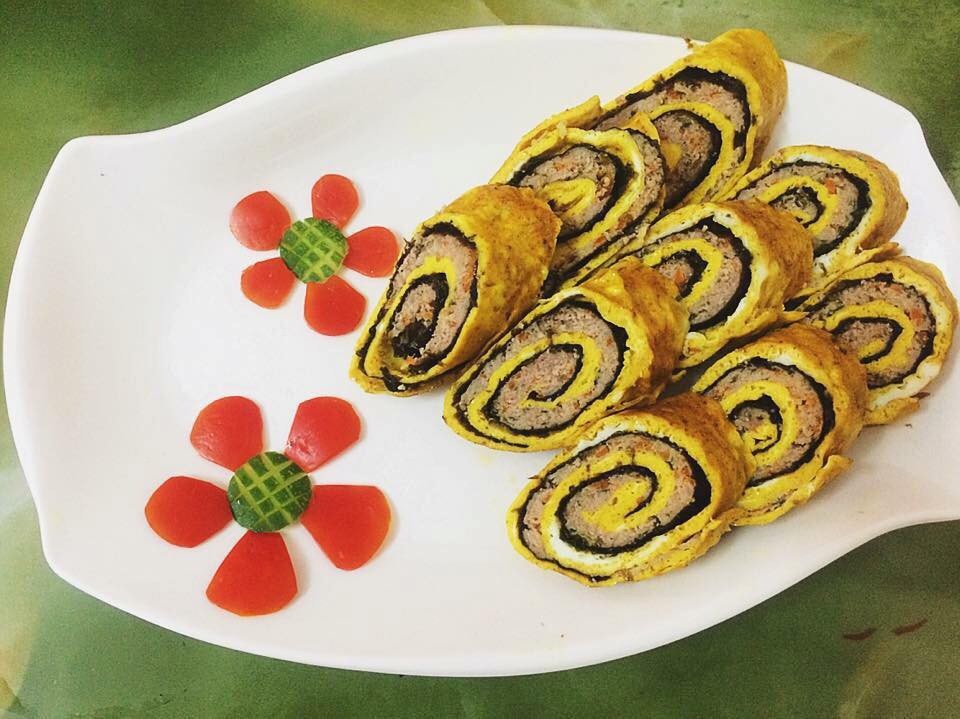Mâm cơm gây sốt “đẹp chẳng nỡ ăn” của 9x Phú Thọ - 6 Trứng cuộn rong biển và thịt heo