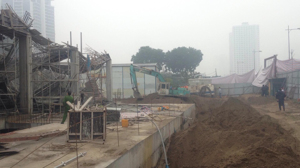 Sập giàn giáo ở Hà Nội, 6 người thương vong - 2 Sập giàn giáo ở Hà Nội, 6 người thương vong - 2