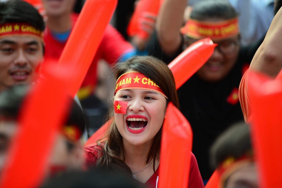 Hàng triệu người vỡ òa sau loạt đá luân lưu của U23 Việt Nam - 28
Sắc đỏ Sài Gòn (Ảnh: Nguyễn Quang)