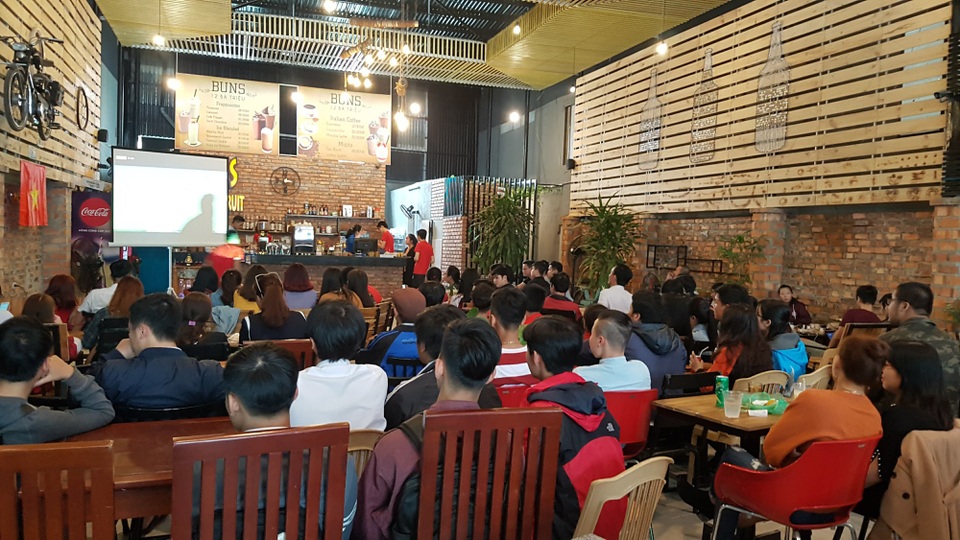 Hàng triệu người vỡ òa sau loạt đá luân lưu của U23 Việt Nam - 32
Mọi hoạt động dừng lại, nhường chỗ cho trái bóng. (Hình ảnh ghi nhận tại TP Huế - Ảnh: Đại Dương)