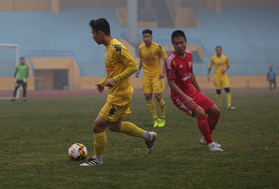 Quang Hải, Duy Mạnh bất lực trước tân binh V-League Nam Định - 1
Hà Nội FC bất ngờ thua đậm 0-3 trước Nam Định