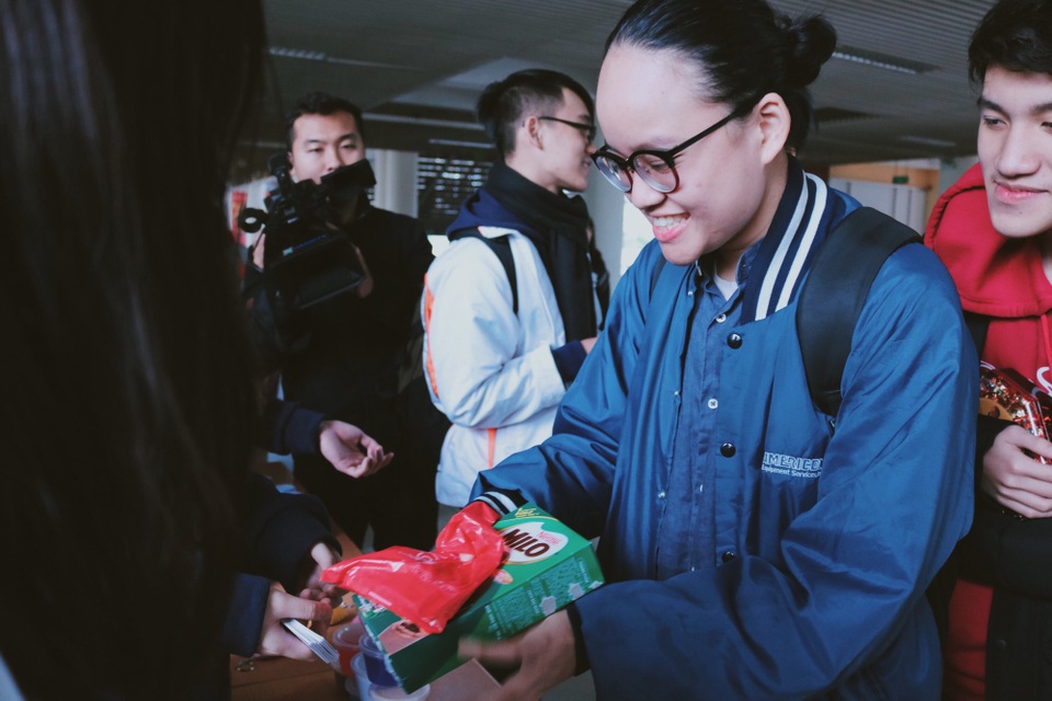 Chung tay trao Tết muộn yêu thương - 1