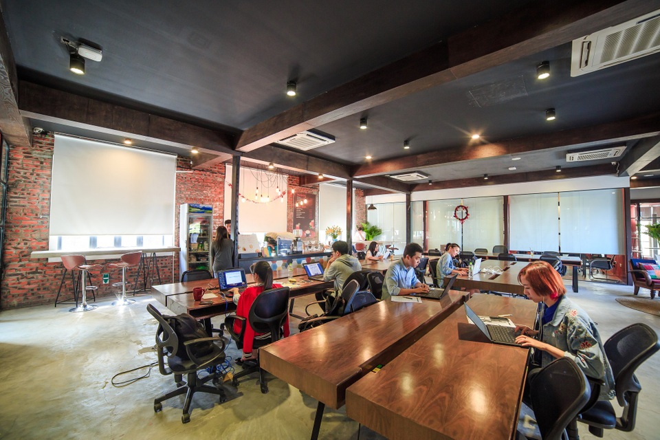 BIM Group và Toong hợp tác phát triển dịch vụ không gian làm việc chung chất lượng cao đầu tiên tại Lào - 1 Không gian ấm cúng được thiết kế phù hợp cho cá nhân cũng như nhóm làm việc tại trung tâm của Hà Nội