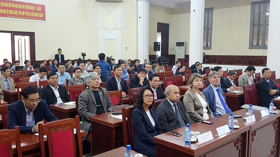 Đại học Huế tiến hành đánh giá ngoài theo chuẩn ASEAN - 2 Đoàn chuyên gia gồm 4 thành viên quốc tế (hàng ghế đầu) sẽ phỏng vấn kỹ càng 9 nhóm phỏng vấn