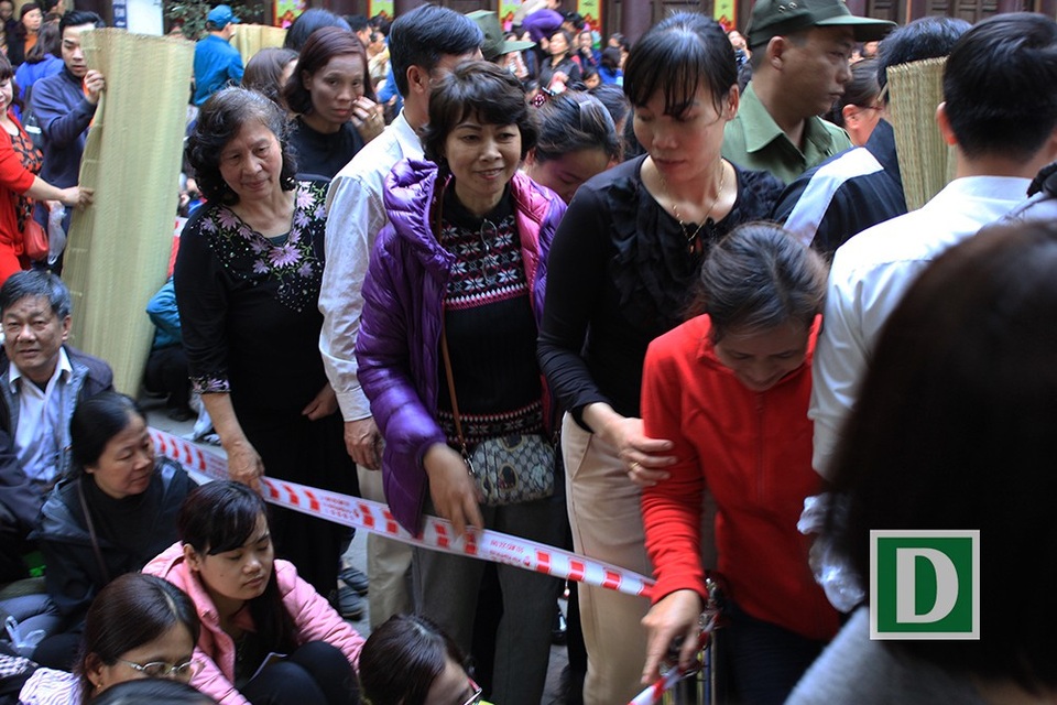 Ngoài ra, từ ngày Rằm đến 23 tháng Giêng, các khóa lễ giải hạn cho các sao Thái Bạch, Kế Đô, La Hầu… cũng thu hút một lượng lớn Phật tử tham gia.